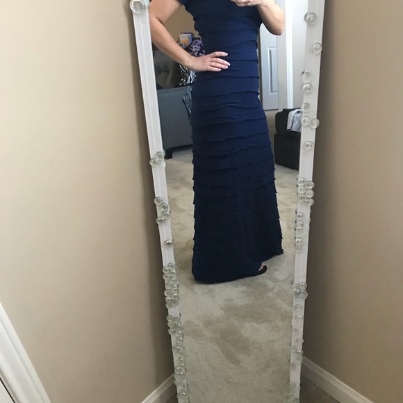 Dresses - Picture 3 of 5